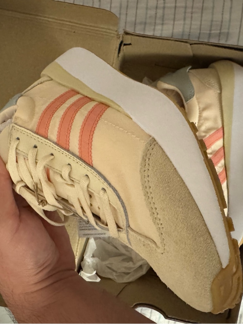 BRAND NEW Adidas Women’s Sneaker in Peach and Beige - Picture 2 of 6
